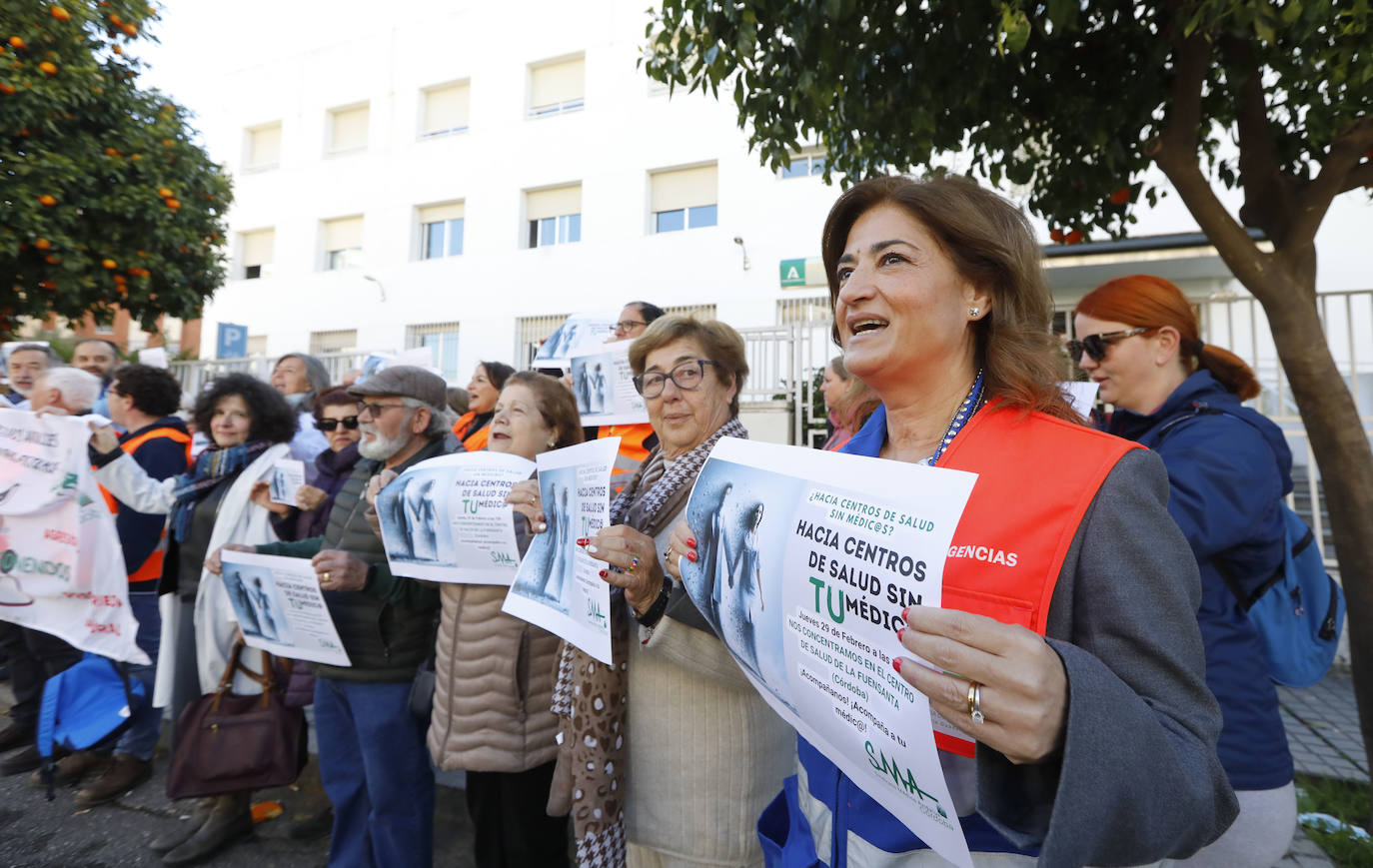 Fotos: Médicos de Córdoba se concentran para exigir mejoras en Atención Primaria