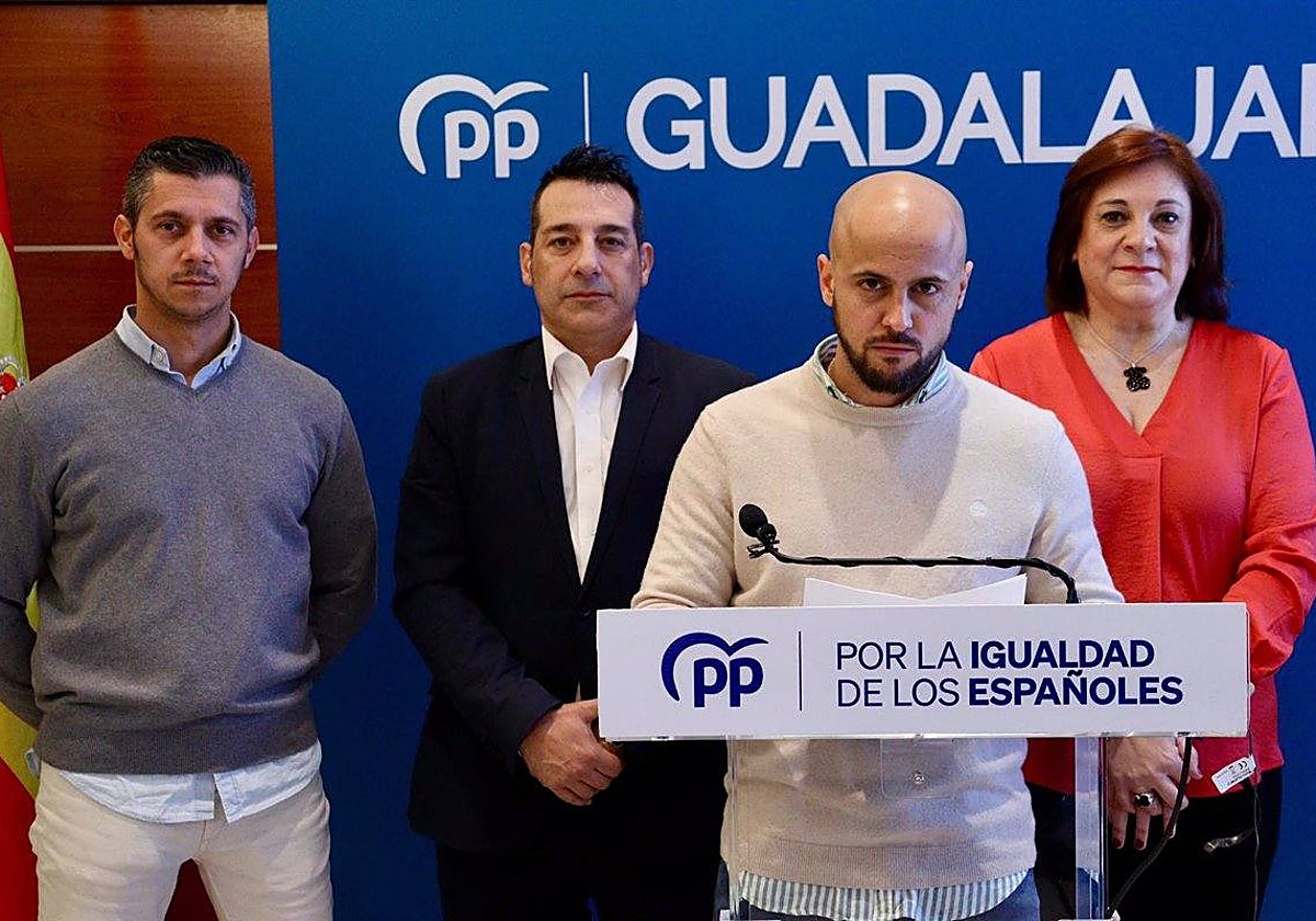 El PP reprocha al alcalde de Azuqueca que «huya por intereses personales y deje tirados a los vecinos»