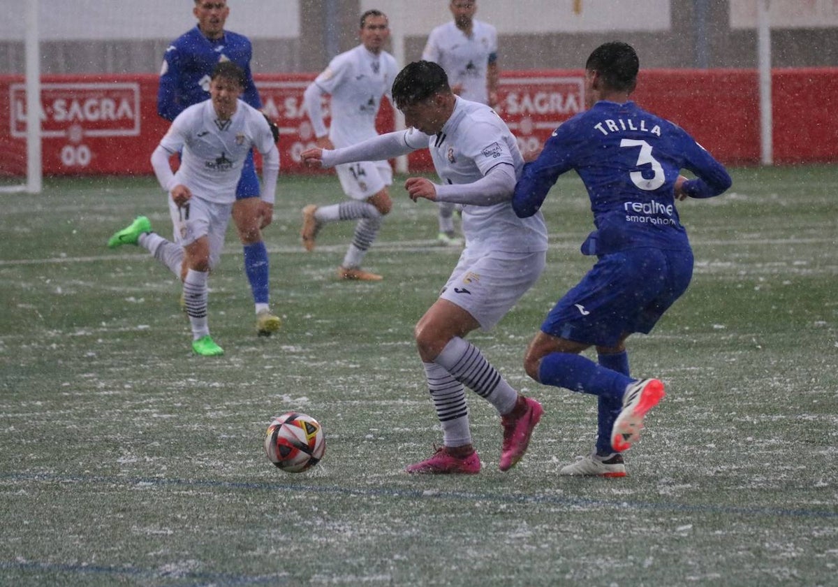 El partido se paró en la segunda parte por el mal tiempo