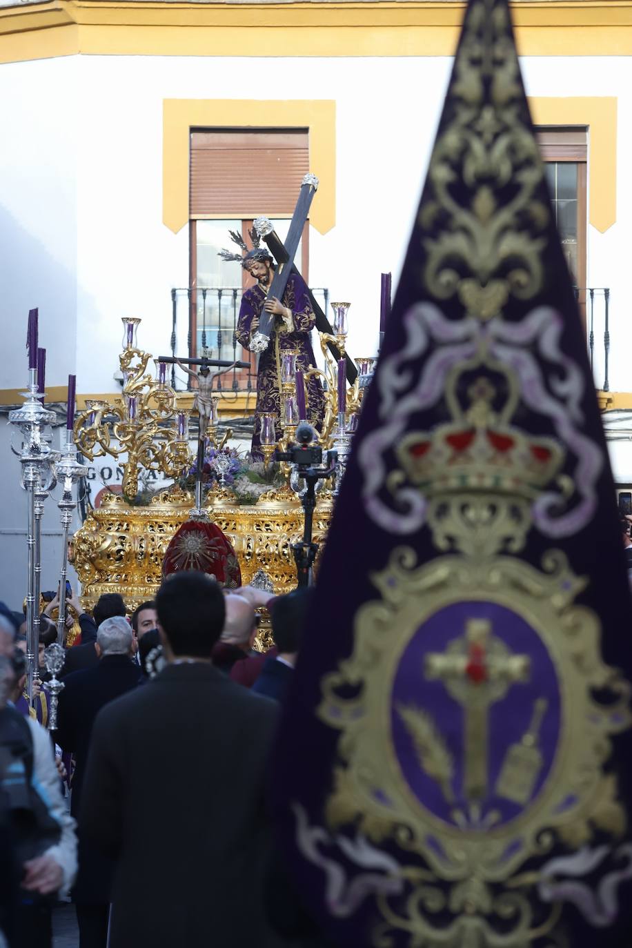 Fotos: La elegante procesión triunfal del Señor del Calvario en Córdoba