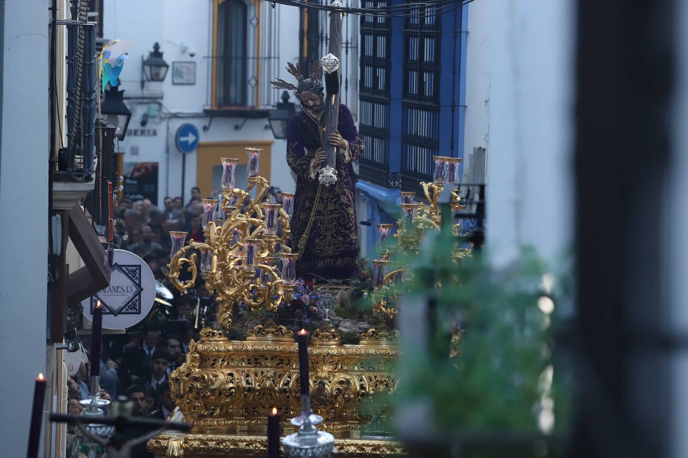 Fotos: La elegante procesión triunfal del Señor del Calvario en Córdoba