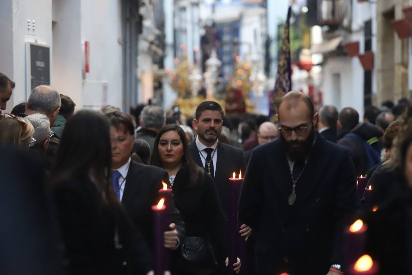 Fotos: La elegante procesión triunfal del Señor del Calvario en Córdoba