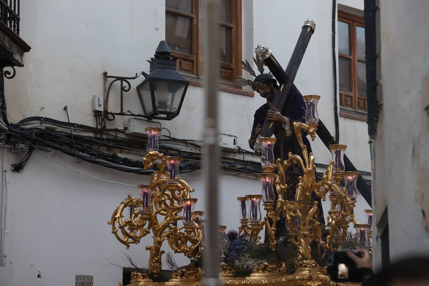 Fotos: La elegante procesión triunfal del Señor del Calvario en Córdoba