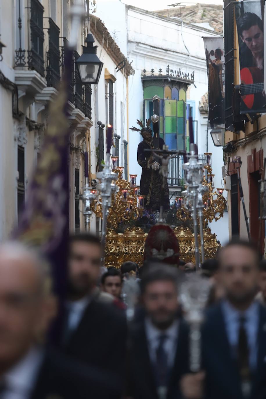 Fotos: La elegante procesión triunfal del Señor del Calvario en Córdoba
