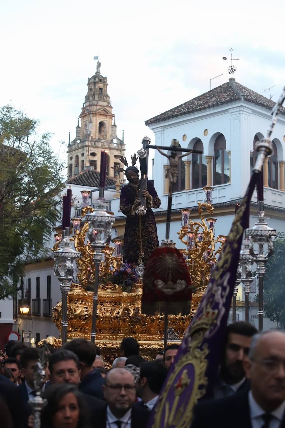 Fotos: La elegante procesión triunfal del Señor del Calvario en Córdoba