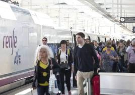 Descuentos del 25% en AVE, Euromed, Alvia e Intercity para viajar a Valencia durante las Fallas: la campaña «4 o más» de Renfe
