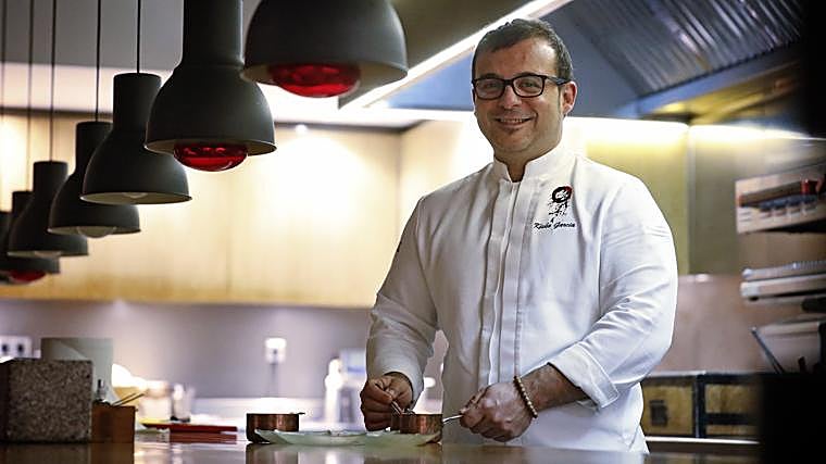 Kisko García en las cocinas de Chocc