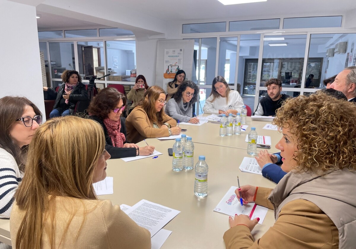 María Eugenia Limón, este lunes en encuentro con la Asociación Luna Huelva Mujeres con Discapacidad