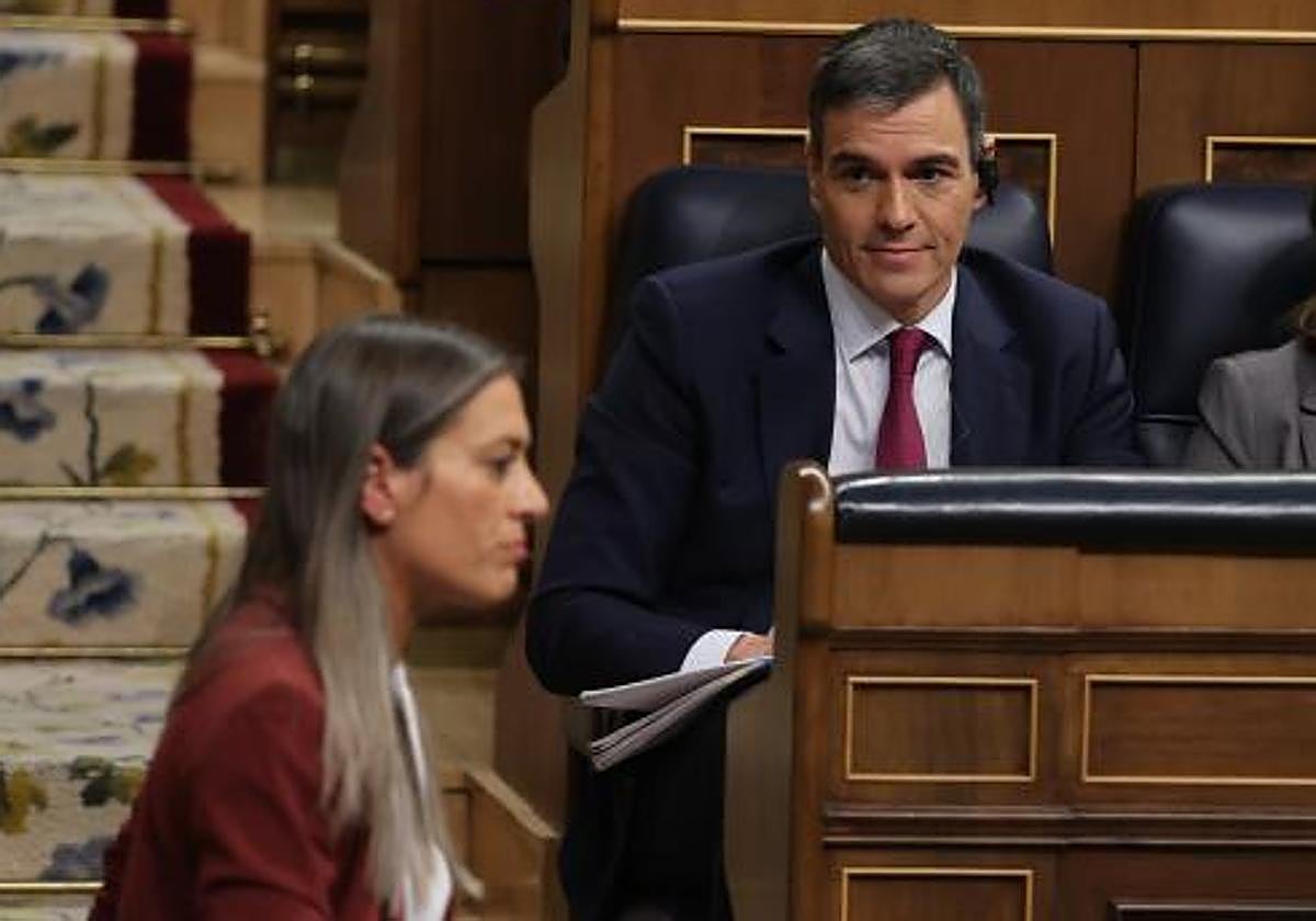 El presidente del Gobierno, Pedro Sánchez, y la portavoz de Junts en el Congreso, Míriam Nogueras
