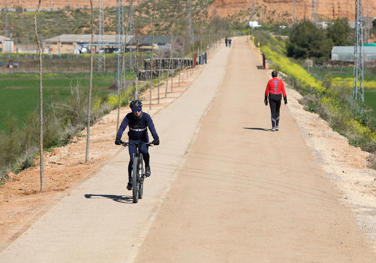 Ya se puede ir caminando o en bicicleta de Santa Bárbara a Azucaica