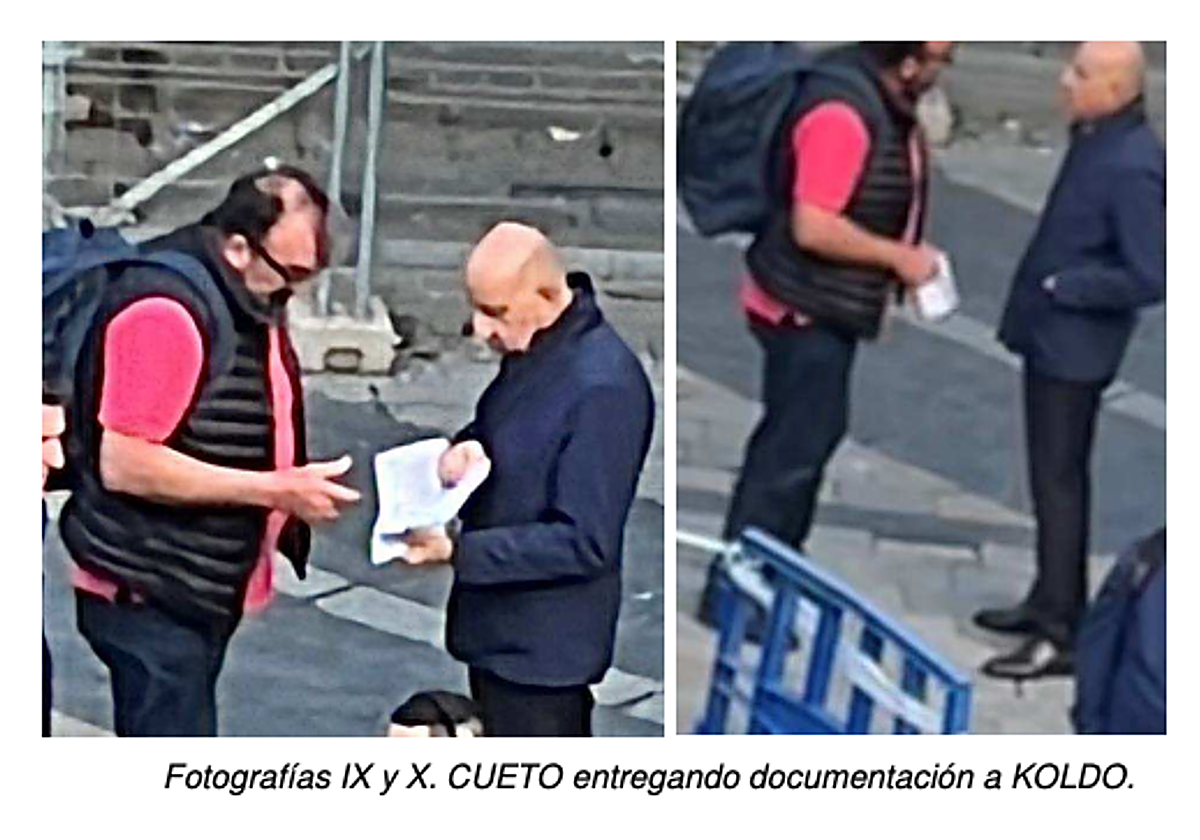 Una imagen del sumario en la que el empresario Juan Carlos Cueto entrega documentación al asesor Koldo García