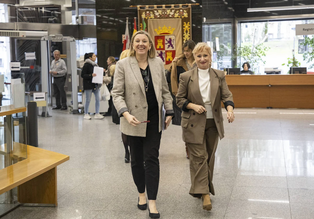 La consejera de Familia e Igualdad de Oportunidades, Isabel Blanco, preside la reunión del Consejo Regional de la Mujer