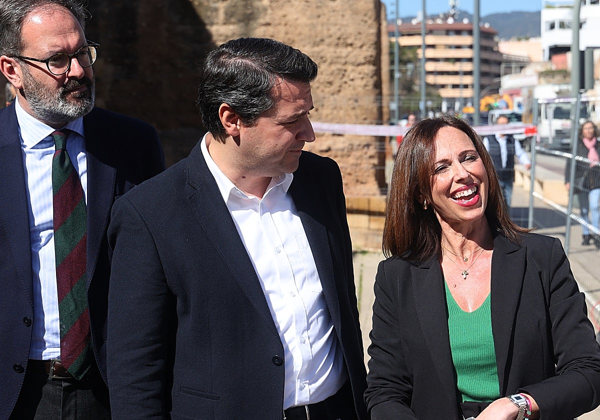 La consejera y el alcalde, este martes en el inicio de la obra del Marrubial