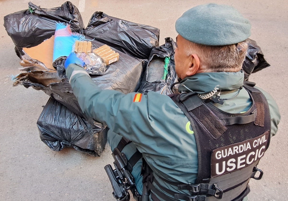 Detenido en Albacete cuando transportaba en un vehículo 280 kilos de hachís