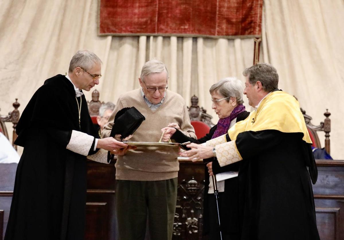 La Universidad de Salamanca nombra a Miguel de Unamuno y Jugo, quien fuera rector del Estudio salmantino durante casi 20 años en tres periodos distintos entre 1900 y 1936, doctor 'honoris causa' a título póstumo