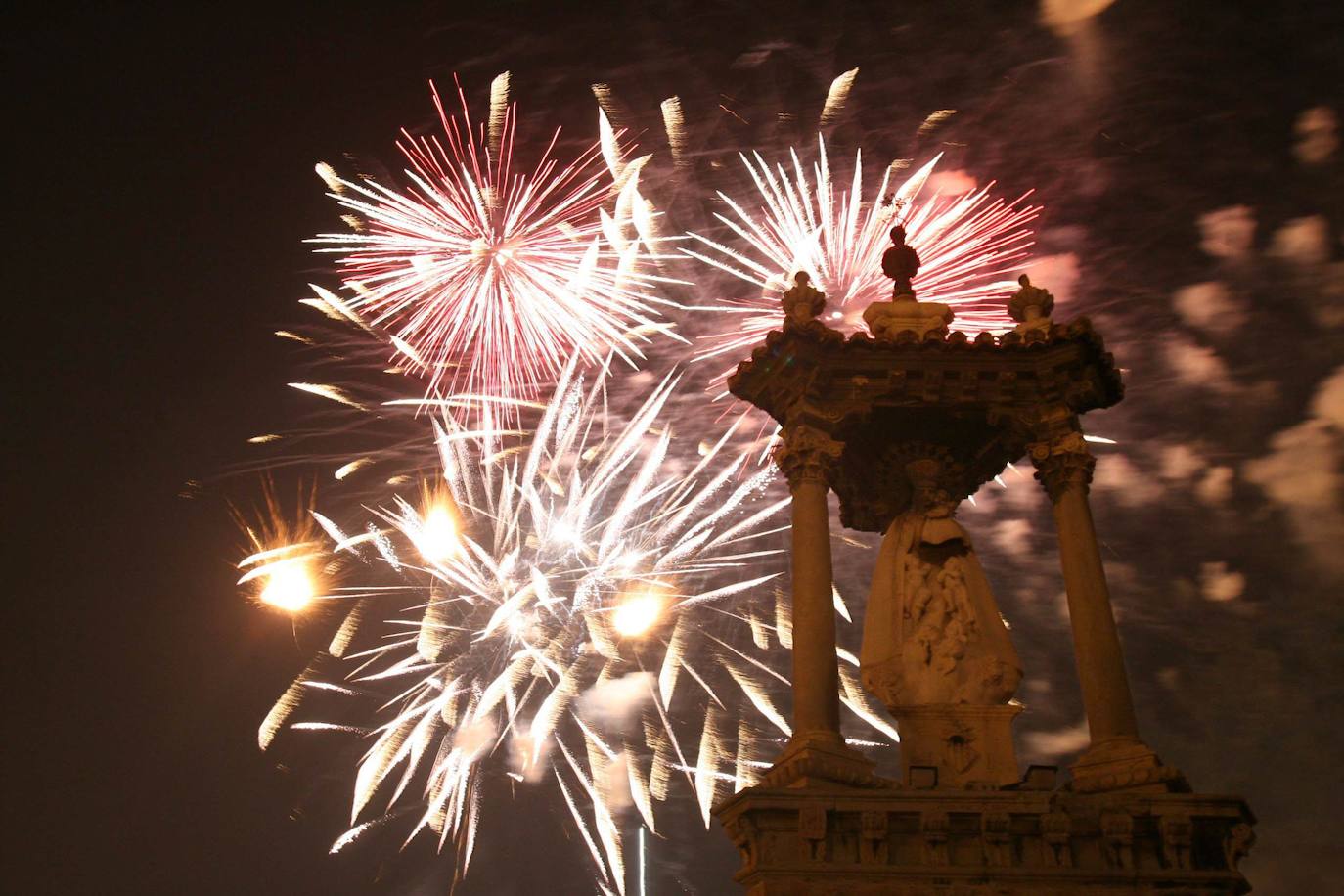 Renfe lanza billetes desde 9 euros para viajar de Madrid a la 'Nit del Foc' de Valencia en AVE y Avlo
