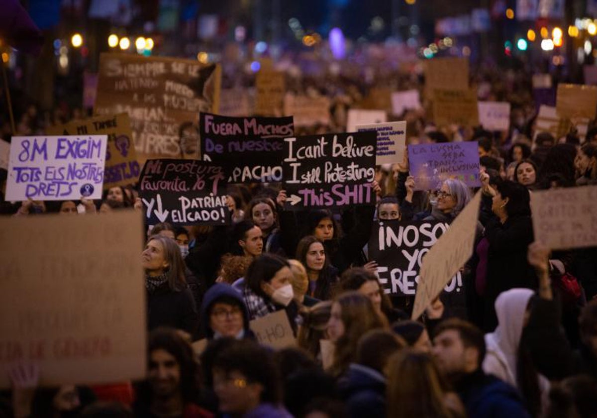 Una de las últimas manifestaciones por el 8M que se han celebrado en Barcelona