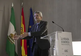 José Luis Navarro, presidente de Enresa: «Confío en la seguridad de las centrales nucleares españolas y sus profesionales»