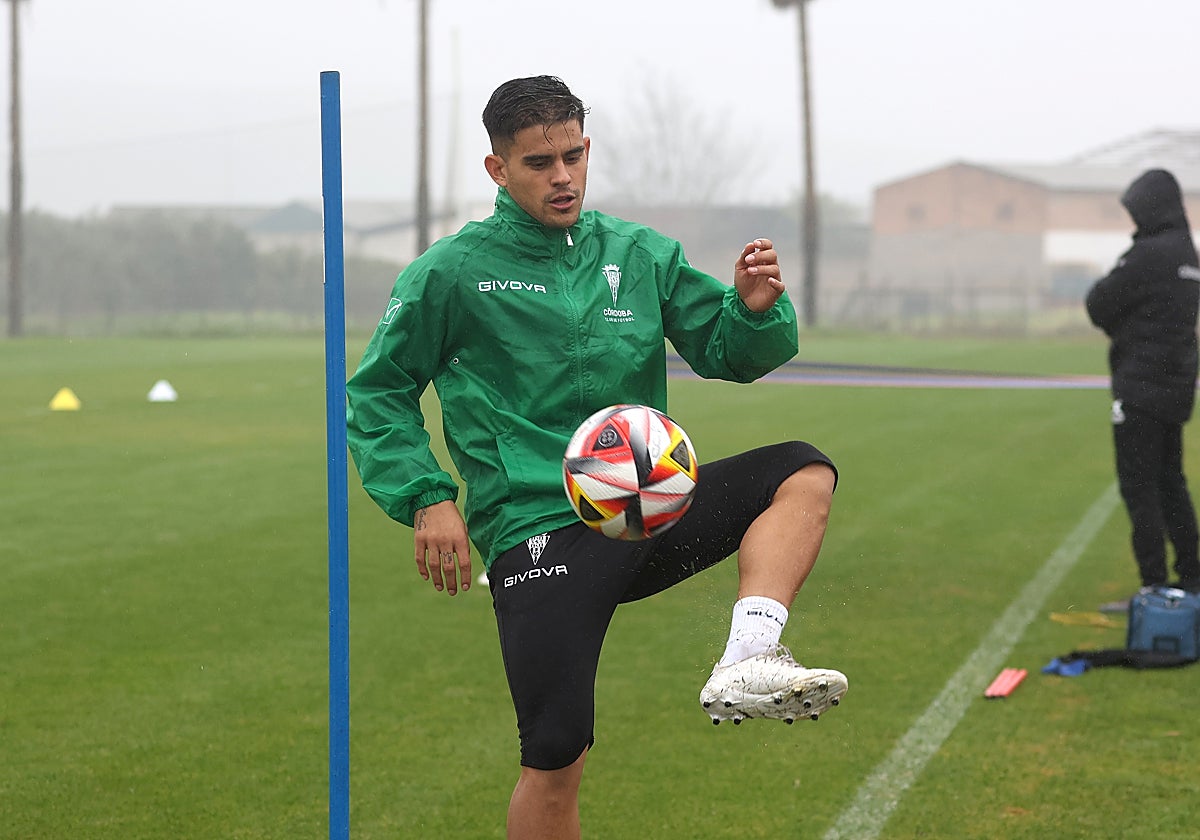 Kuki Zalazar durante un entrenamiento con el Córdoba en la Ciudad Deportiva