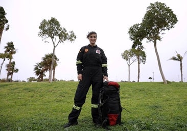 Un 'ángel' que rompe barreras entre bomberos