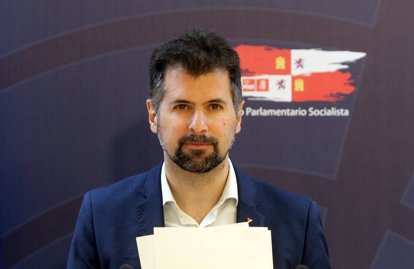 El secretario general del PSOE en Castilla y León, Luis Tudanca, durante la rueda de prensa