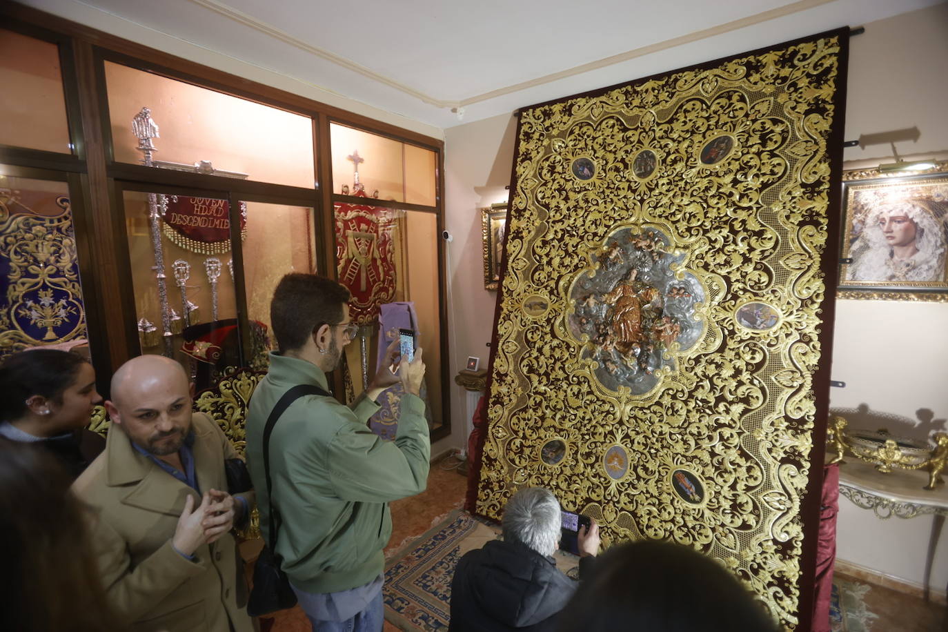 Fotos: los detalles del nuevo palio de la Virgen del Buen Fin de Córdoba