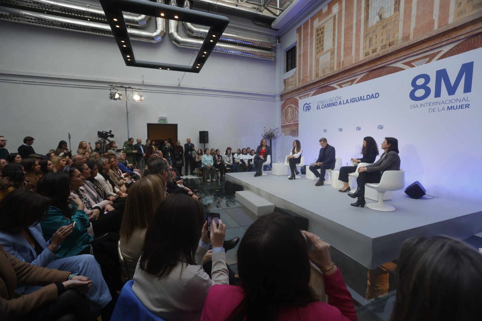 Fotos: el acto de Feijóo y el PP en Córdoba por el Día de la Mujer