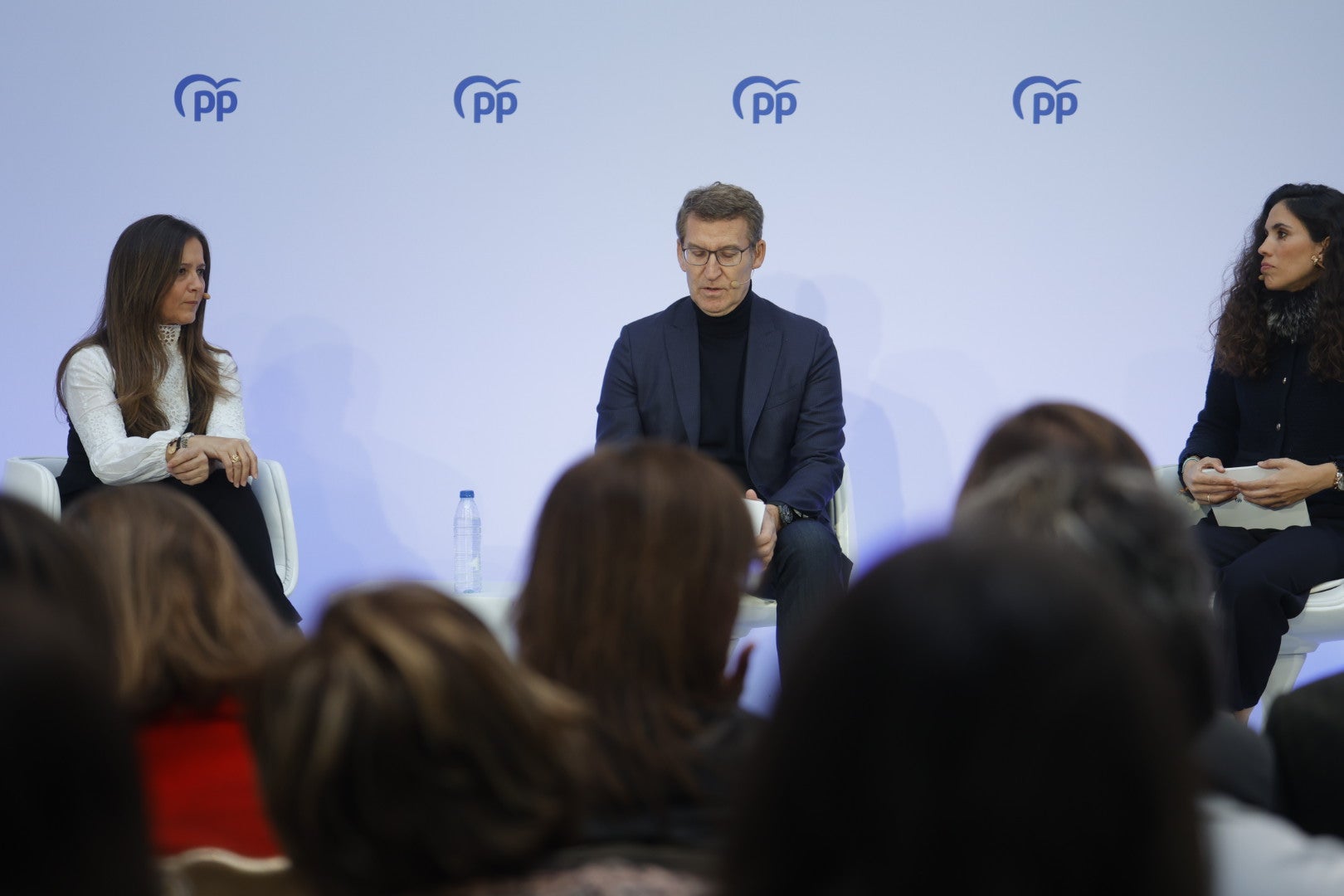 Fotos: el acto de Feijóo y el PP en Córdoba por el Día de la Mujer