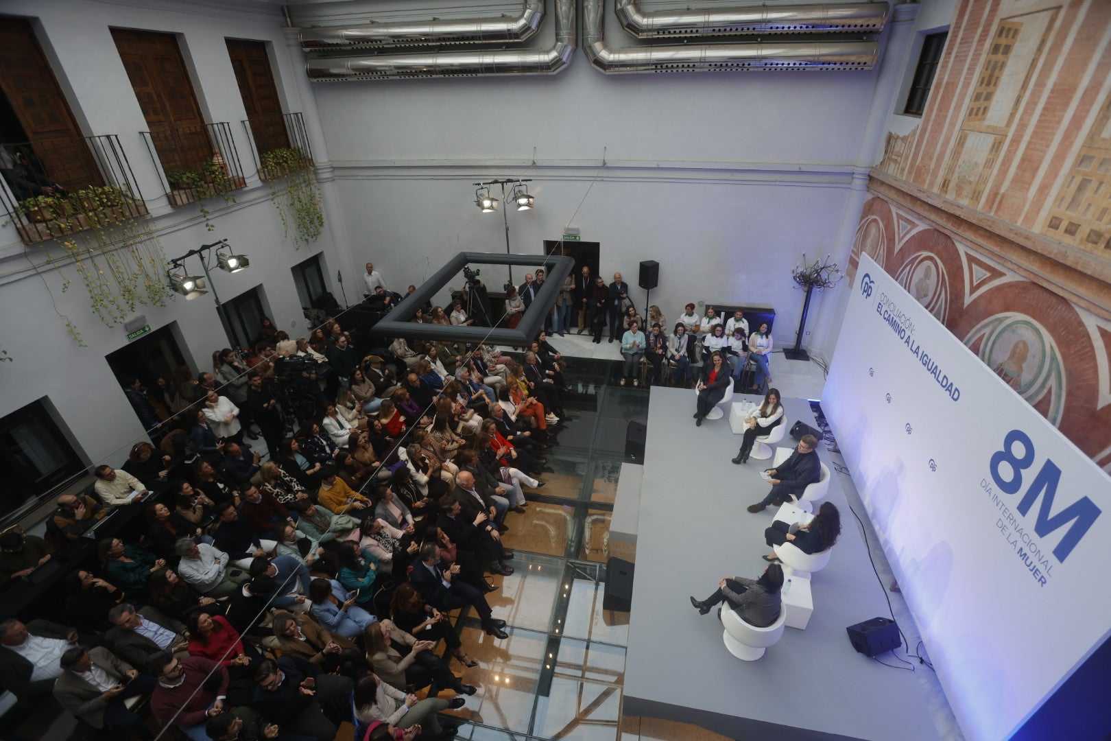 Fotos: el acto de Feijóo y el PP en Córdoba por el Día de la Mujer