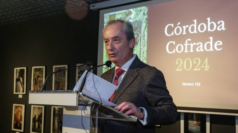 Rafael Roldán desgrana los detalles de la revista 'Córdoba Cofrade'