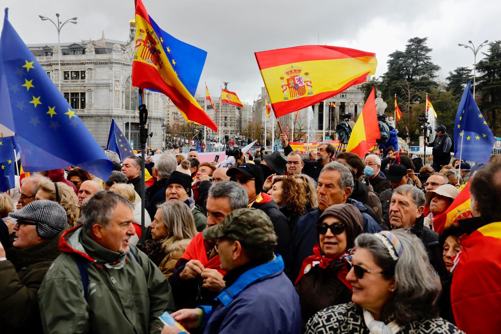La manifestación 9-M en contra de la ley de amnistía celebrada en Cibeles, en imágenes