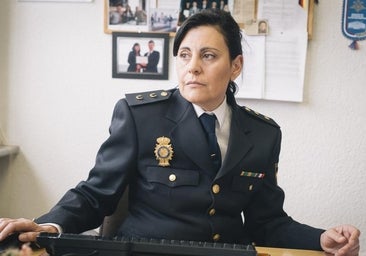 Una policía que ha denunciado a su jefa: «La cabeza me reventaba y lloraba en el despacho»