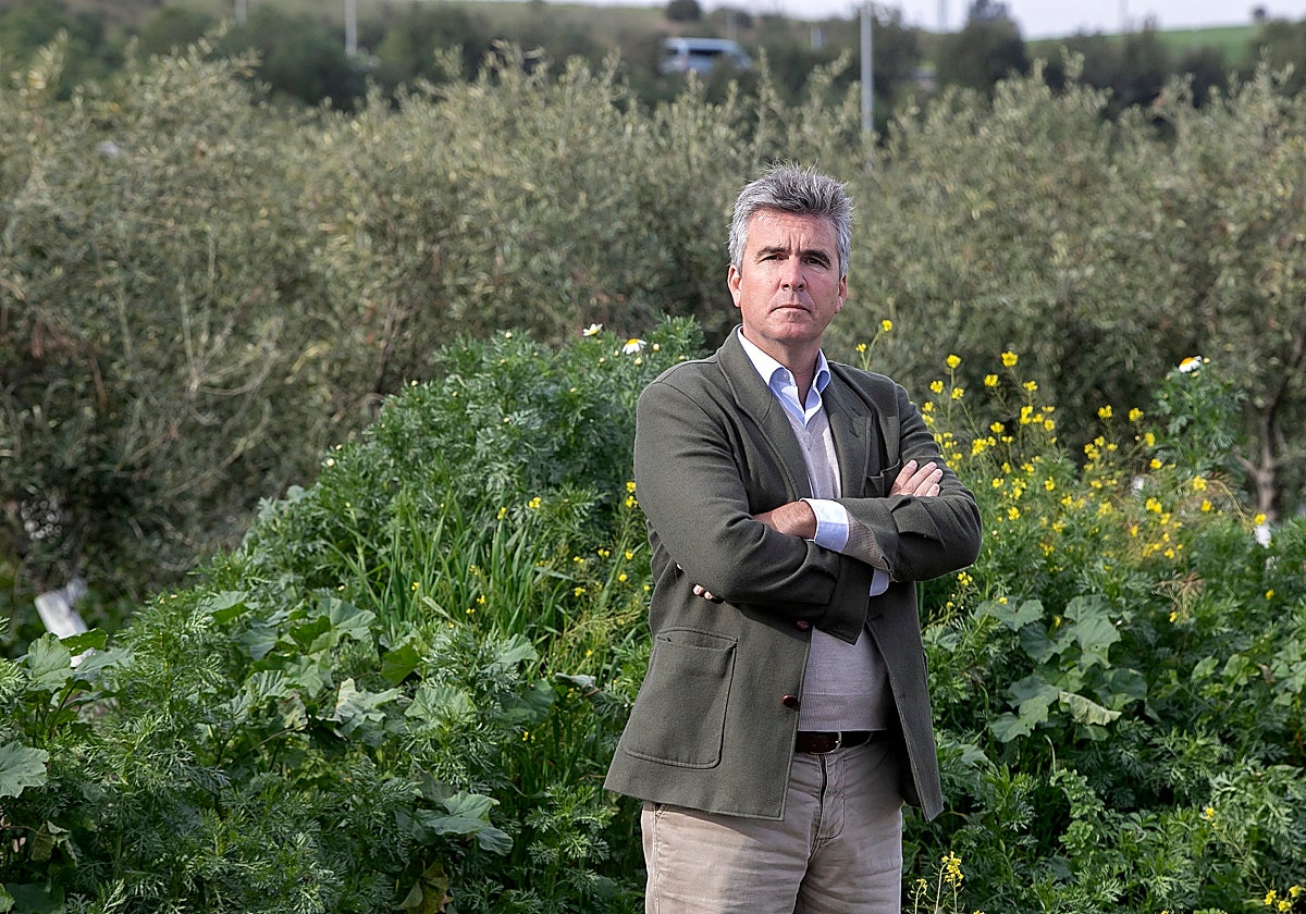 Fernández, en un campo de regadío