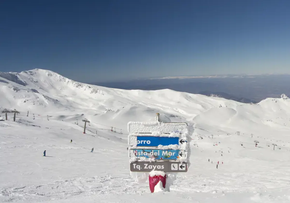 Vista de la estación invernal tomada desde la parte alta