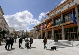 El Ayuntamiento de Córdoba dedicará ya en 2027 casi uno de cada tres euros de sus gastos a personal