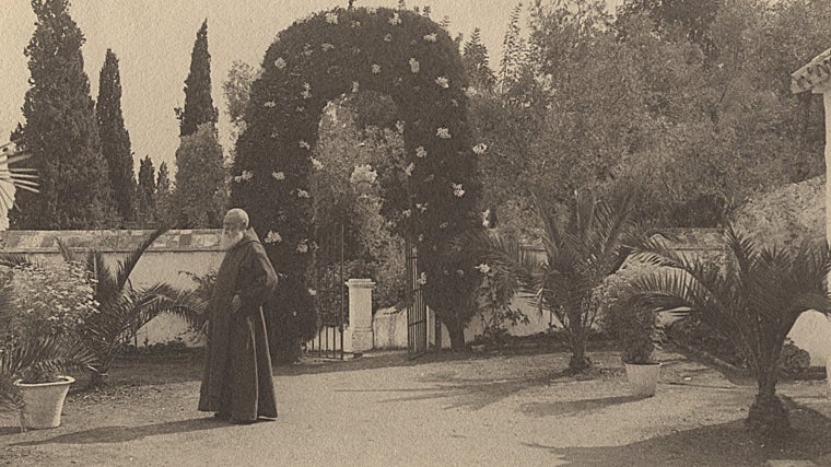 Otro ermitaño en una zona ajardinada de Las Ermitas de Córdoba