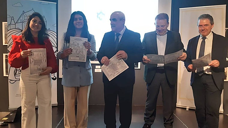 Cintia Bustos, con la autora, Marta Tuuk, Francisco Mora, Julián Urbano y Manuel Murillo, durante la presentación de 'Alegría'