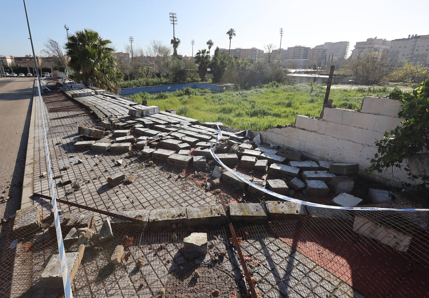 Fotos: operarios intentan recomponer el paisaje urbano de Córdoba tras el tornado
