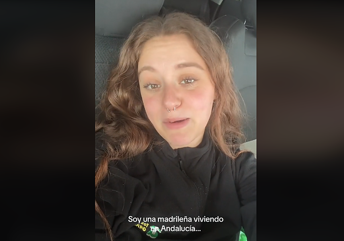 Paula, la tiktoker madrileña que vive en Córdoba, en uno de los momentos del vídeo