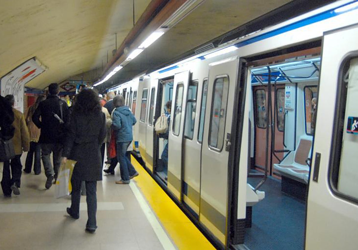 Imagen de archivo de un andén de Metro de Madrid