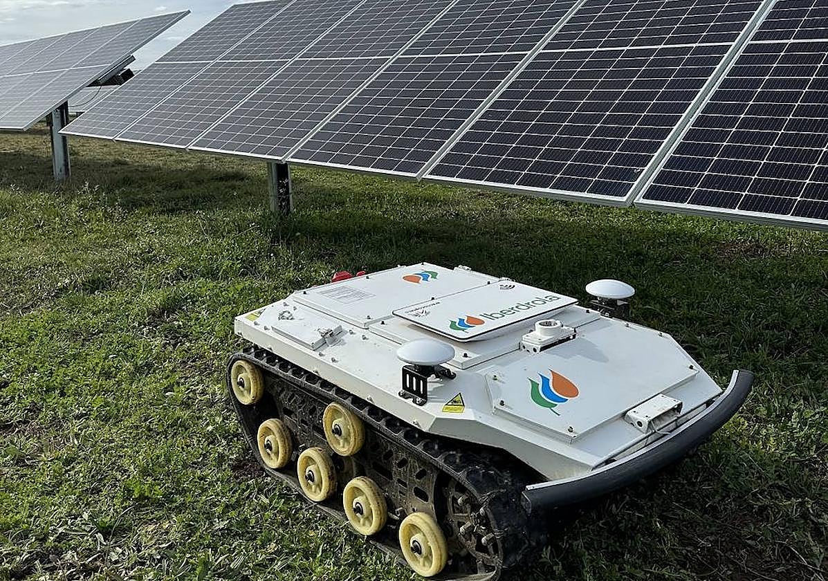 El robot castellano y leonés que opera en la planta salmantina de Villarino