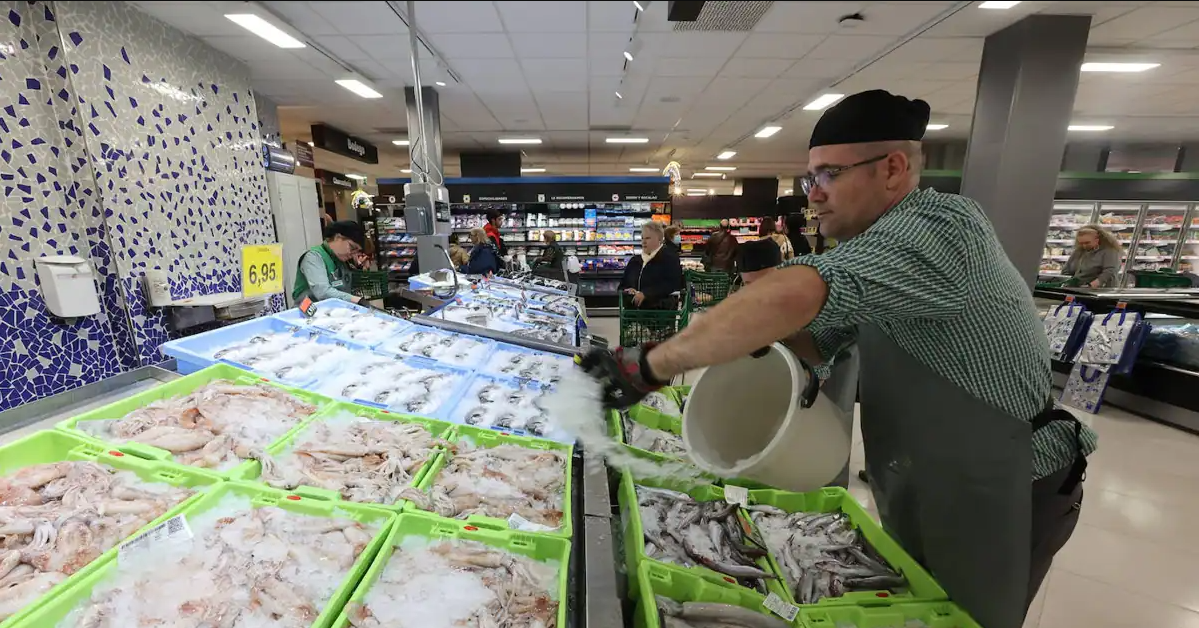Mercadona lanza una oferta de empleo para cubrir un centenar de vacantes en toda Andalucía en verano