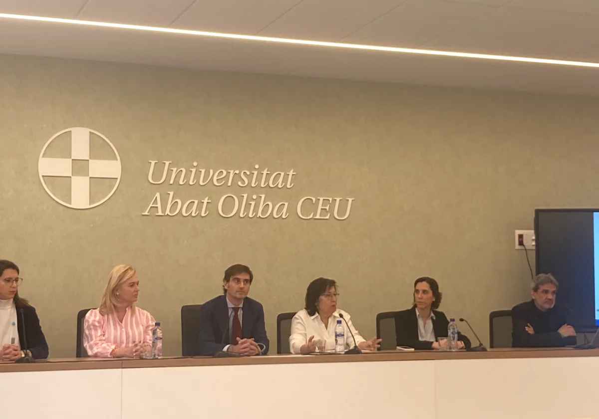 Representantes de asociaciones de jueces y fiscales, durante la presentación del manifiesto en Barcelona