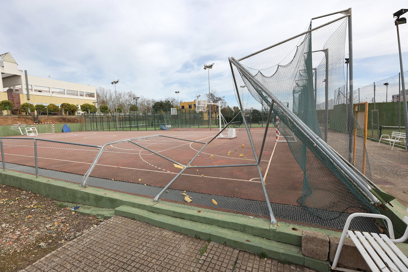 Fotos: en imágenes, los destrozos del tornado en las instalaciones de Ucodeporte en Córdoba