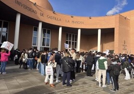 Un total de 27.651 alumnos e investigadores de la UCLM votan a sus representantes en el Claustro