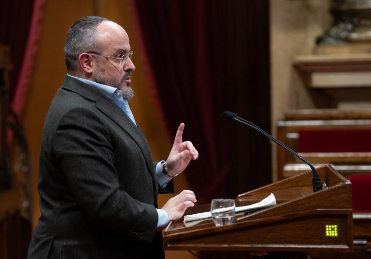 El líder del PP catalán, Alejandro Fernández, en una intervención en el Pleno del Parlament