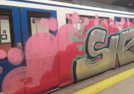 Metro denuncia 565.000 euros en daños por los 195 grafitis sufridos durante 2023