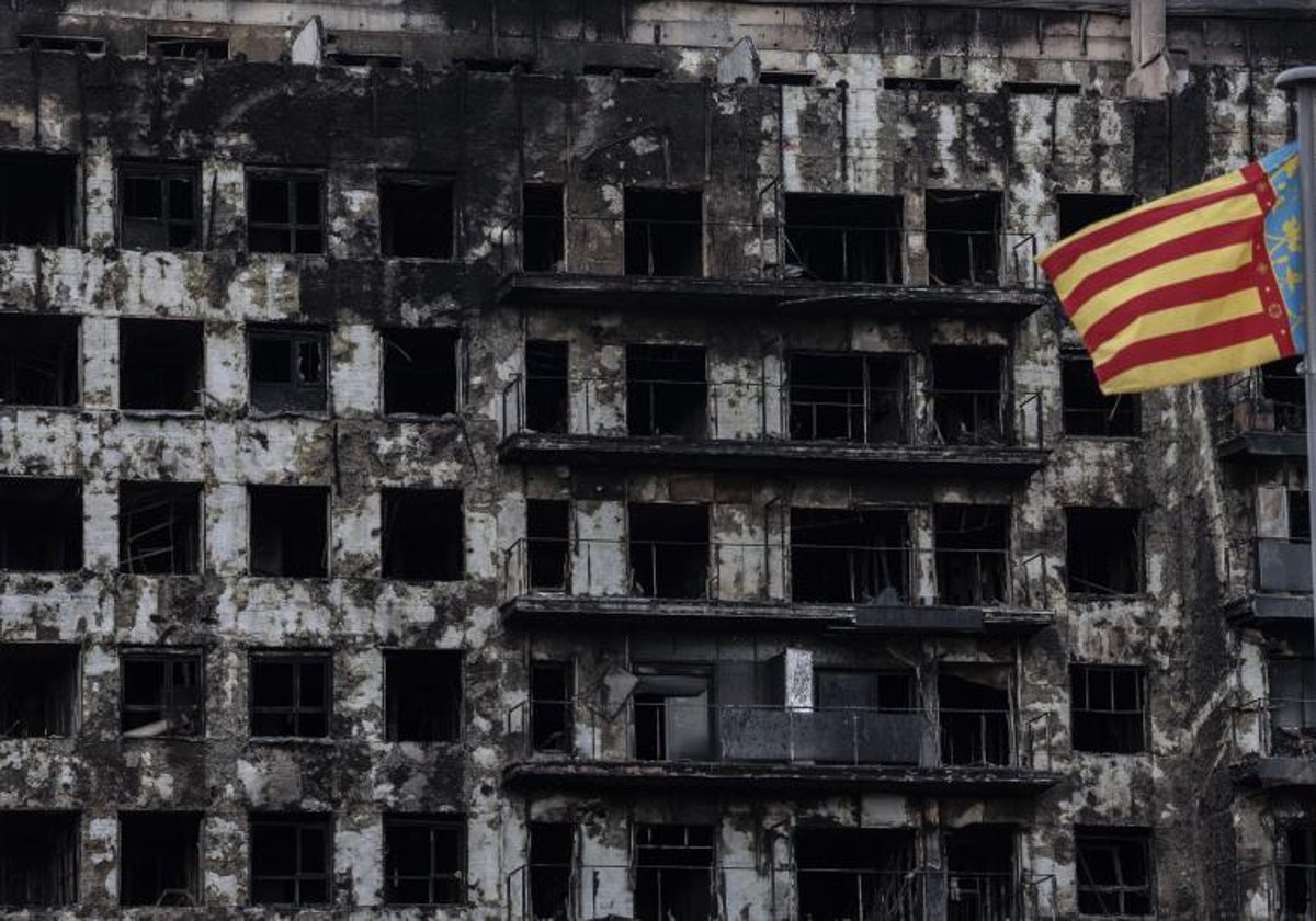 Imagen de archivo del edificio incendiado en el barrio valenciano de Campanar