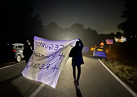 Imagen secundaria 1 - Funcionarios de prisiones bloquean los accesos a las cárceles catalanas