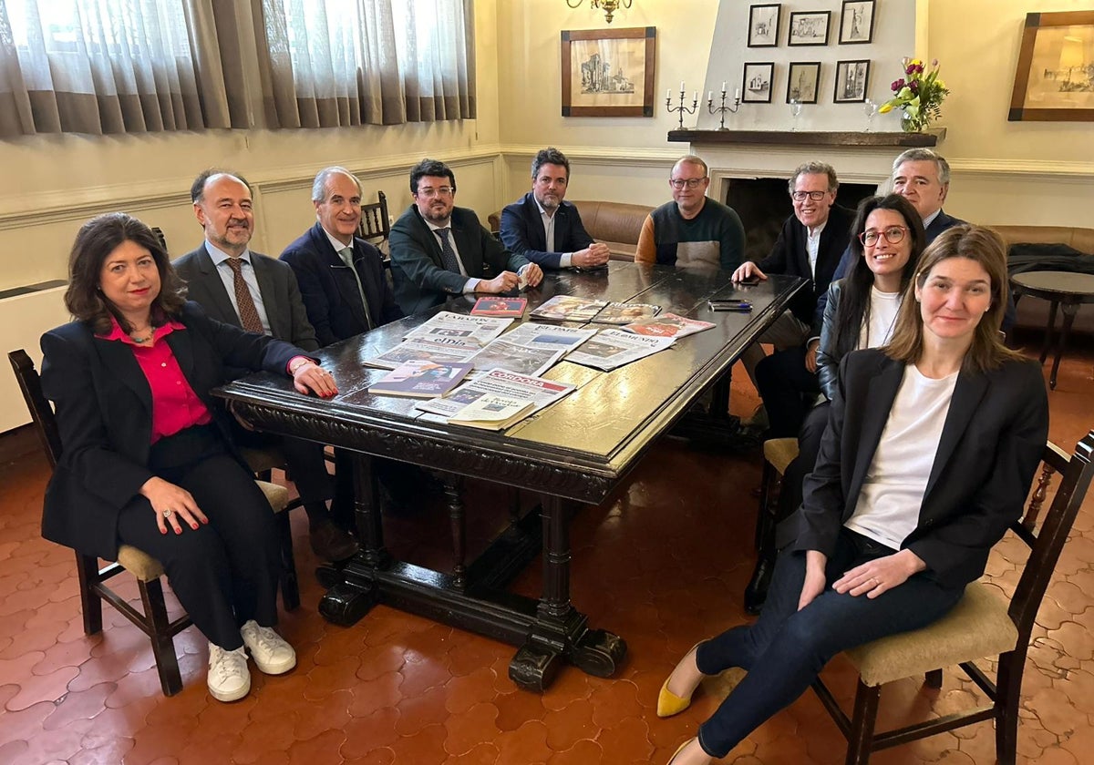 Reunión entre editores y comercializadores de diarios y revistas con los quiosqueros de Córdoba